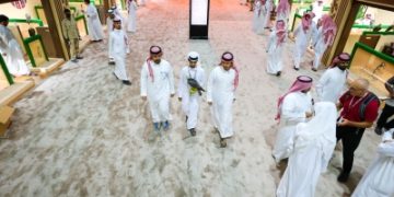 تنافس عالمي للصقارين في قلب الرياض