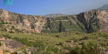 تنومة.. جبال شاهقة تستقطب عشاق الجيولوجيا