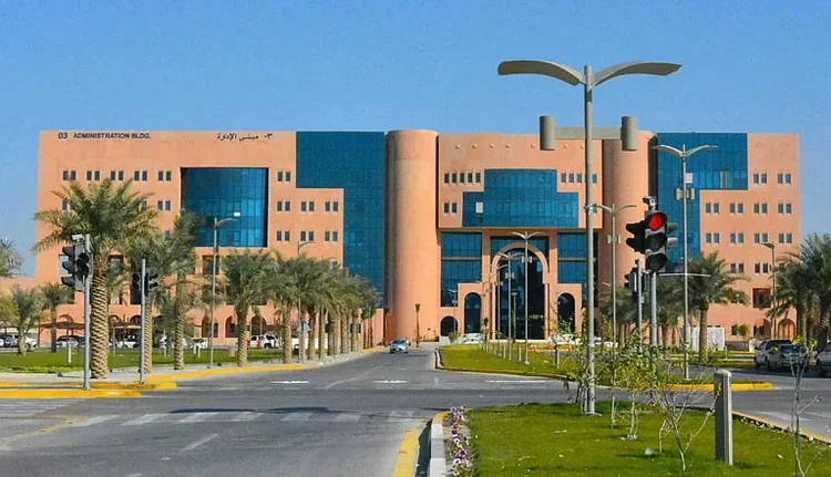 جامعة الملك فيصل تفتح باب التسجيل في البرامج التعليمية إلكترونيًا