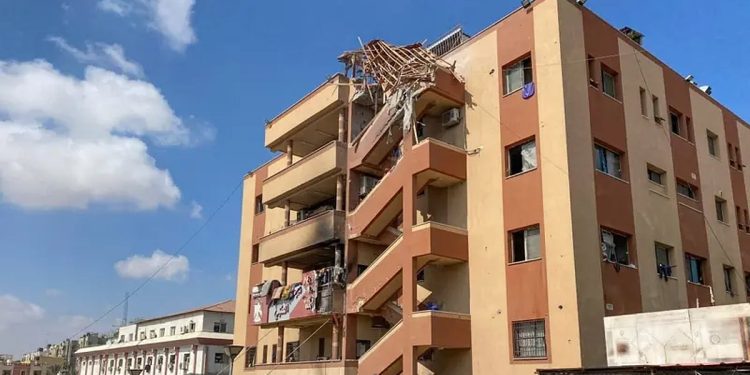 جيش الاحتلال يقر باستهداف مجمع ناصر الطبي.. ويفتح تحقيقاً
