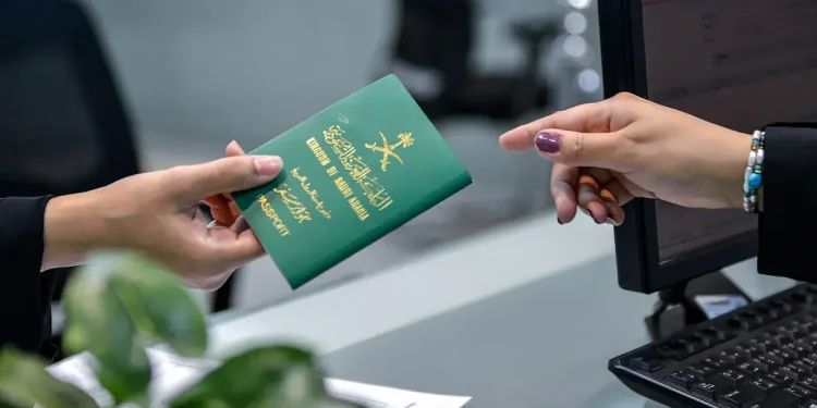 خطوات استخراج تصريح السفر لأفراد الأسرة أقل من 21 عاما عبر أبشر