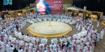 صقر يتخطى سعره مليون ريال بمزاد الصقور