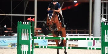 مرابط الخيول بشواطئ جدة.. وجهة سياحية للرياضة والترفيه