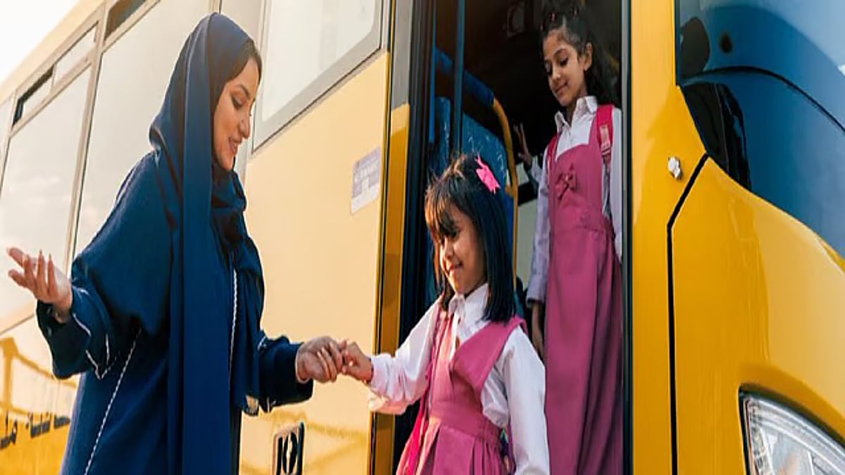 مستشار أمني: الحافلات المدرسية تحمل أبناء المستقبل والالتزام بتعليمات المرور ضرورة لحمايتهم