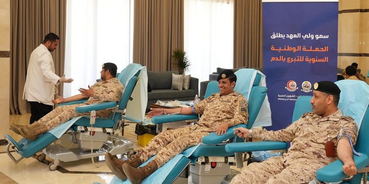 منسوبو وزارة الحرس الوطني بمختلف مناطق المملكة يشاركون في حملة ولي العهد للتبرع بالدم