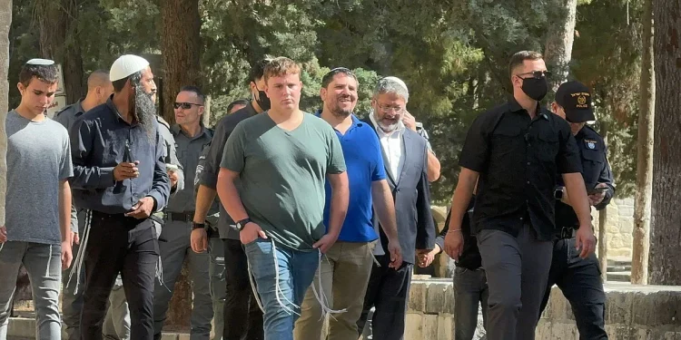 وزير الأمن الإسرائيلي المتطرف بن غفير يقتحم المسجد الأقصى