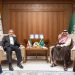 وزير الخارجية يناقش التطورات الإقليمية والدولية مع نظيره الإيراني