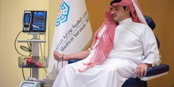 وزير الداخلية يرفع الشكر للقيادة بمناسبة إطلاق الحملة السنوية للتبرع بالدم ويبادر بالتبرع