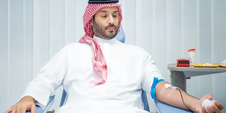 ولي العهد يتبرع بالدم في بادرة كريمة.. ويُطلق الحملة الوطنية السنوية للتبرع بالدم