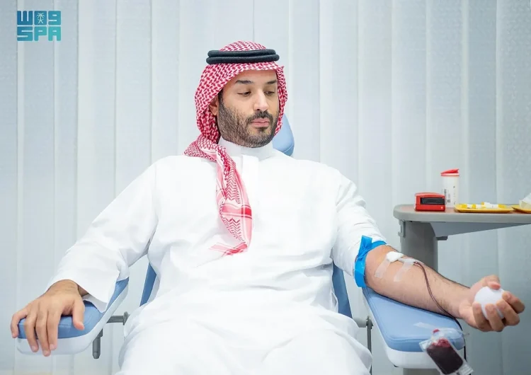 ولي العهد يتبرع بالدم في بادرة كريمة.. ويُطلق الحملة الوطنية السنوية للتبرع بالدم