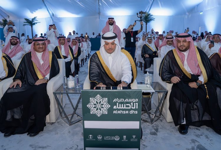 الأمير سعود بن طلال يُدشِّن موسم صرام الأحساء لعام 2025