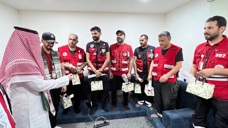 تحت شعار «عزنا بطبعنا».. الهلال الأحمر السعودي بمنطقة الباحة يشارك بفعاليات اليوم الوطني الـ95