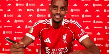 أبرزهم إيزاك وهينكابي.. تعاقدات الساعات الأخيرة في سوق الانتقالات الصيفية