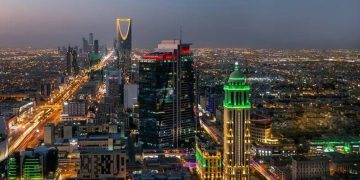 أكاديمي: القطاع المالي من أسرع القطاعات غير النفطية نمواً بالمملكة