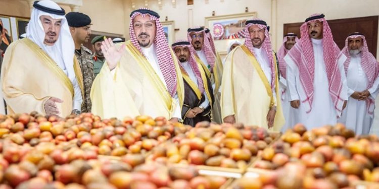 أمير القصيم يرعى حفل مهرجان السكرية الحمراء بالمذنب