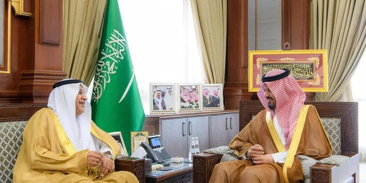 أمير منطقة المدينة المنورة يستقبل رئيس الهيئة الملكية للجبيل وينبع