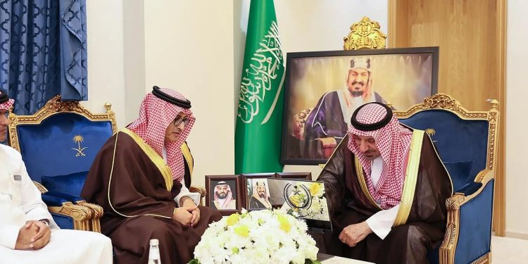 أمير نجران يُدشِّن برنامج متابعة حالات إنقاذ الحياة "مباشر" في تجمع نجران الصحي
