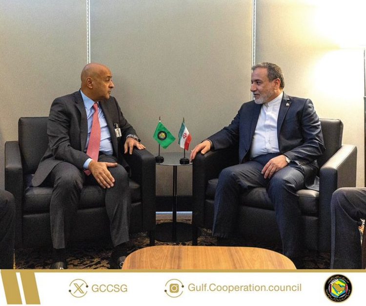 أمين عام مجلس التعاون يبحث العلاقات الثنائية مع وزير خارجية إيران