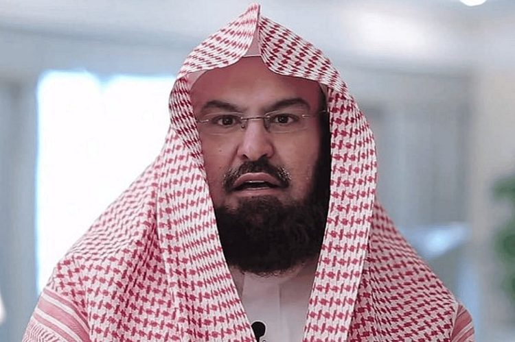 السديس: منسوبو وزارة الدفاع يجمعون بين شرف حماية الوطن وفضل حفظ القرآن