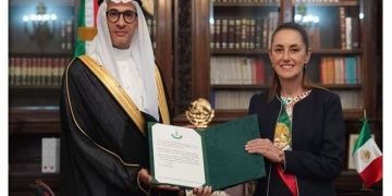 السفير المناور يقدم أوراق اعتماده سفيرًا للمملكة لدى المكسيك