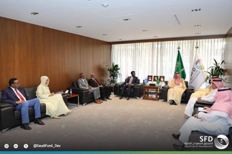 الصندوق السعودي للتنمية يبحث تعزيز التعاون مع وزير المالية الصومالي