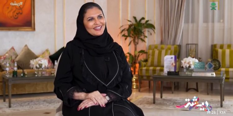 «الطاسان» تسرد تجربتها الفنية في برنامج «ريشة»