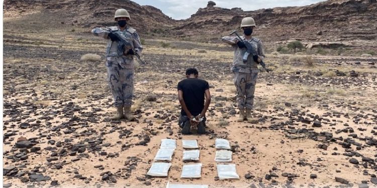 القبض على مخالف إثيوبي لتهريبه 14 كيلوجرامًا من مخدر الحشيش