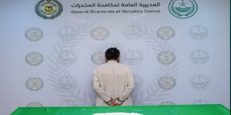 القبض على مخالف لنظام أمن الحدود لترويجه مخدر الشبو في جازان