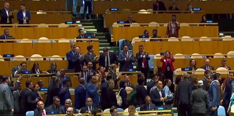 بالفيديو.. انسحاب أغلب وفود الدول من قاعة الأمم المتحدة لدى دخول «نتنياهو»