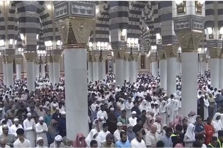 بداية صلاة الخسوف في المسجد الحرام والمسجد النبوي