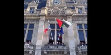 بلدية «سان دوني» ترفع العلم الفلسطيني في قلب باريس دعماً للاعتراف الفرنسي بالدولة