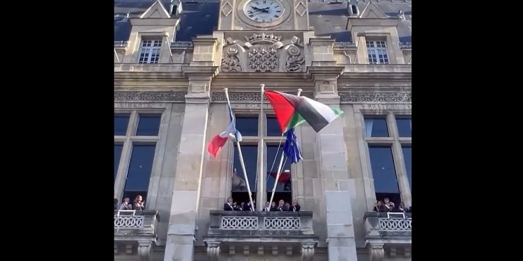 بلدية «سان دوني» ترفع العلم الفلسطيني في قلب باريس دعماً للاعتراف الفرنسي بالدولة