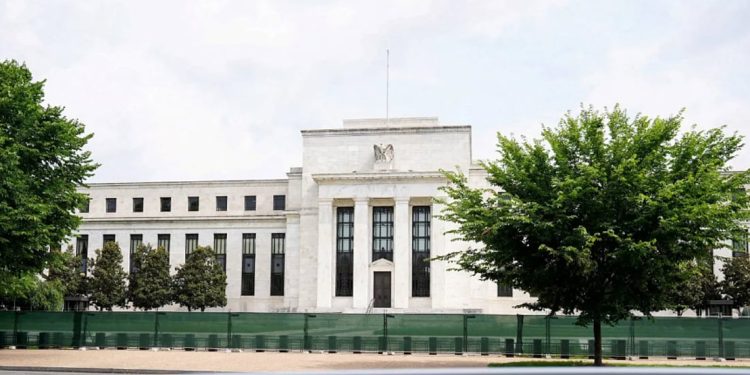 تأثير مباشر على الديون والمدخرات.. كيف ينعكس الخفض المرتقب للفائدة من الفيدرالي لأول مرة منذ 2024؟