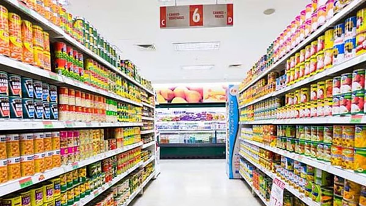 تجنب العبوات المنتفخة والمثقوبة.. 5 إرشادات عند شراء المعلبات الغذائية