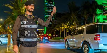 جهود ميدانية لرجال الأمن لانسيابية الحركة وتعزيز الفرحة باحتفالات اليوم الوطني