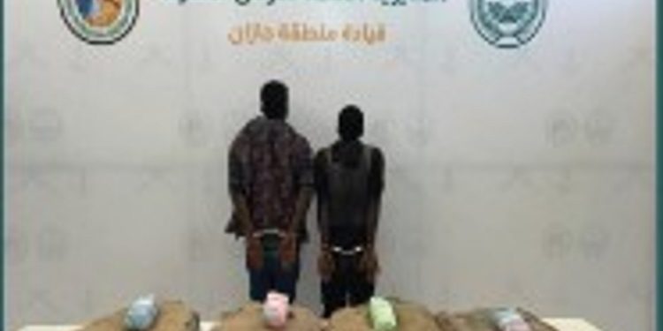 حرس الحدود بجازان يقبض على إثيوبيين لتهريبهما 72 كيلوجرامًا من القات
