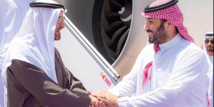رئيس الإمارات يصل إلى الرياض وولي العهد في مقدمة مستقبليه