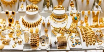 سعر الذهب في السعودية اليوم الثلاثاء 1-4-1447 بعد ارتفاعه القياسي عالميًا