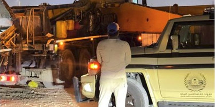 ضبط نيبالي لتلويثه البيئة بتفريغ مواد خرسانية في المنطقة الشرقية