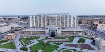 فريق طبي بمستشفى الملك فهد المركزي بتجمع جازان الصحي ينجح في ترميم ثقب نادر في قاع الجمجمة بالمنظار
