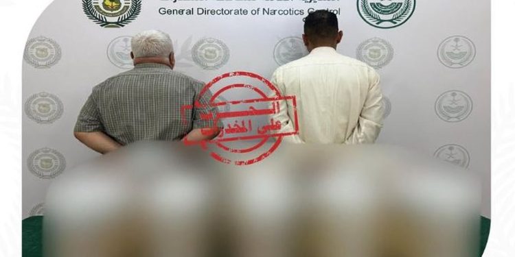 مخبأة في حافلة نقل ركاب دولية.. ضبط 142 كيلوجرامًا من الميثامفيتامين المخدر بالمدينة المنورة