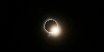 مختص في الفلك: خسوف القمر الكلي سيكون عند الساعة 8:28 مساء الغد