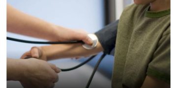 مختص يوضح أسباب ارتفاع ضغط الدم عند الأطفال وطرق الوقاية والعلاج
