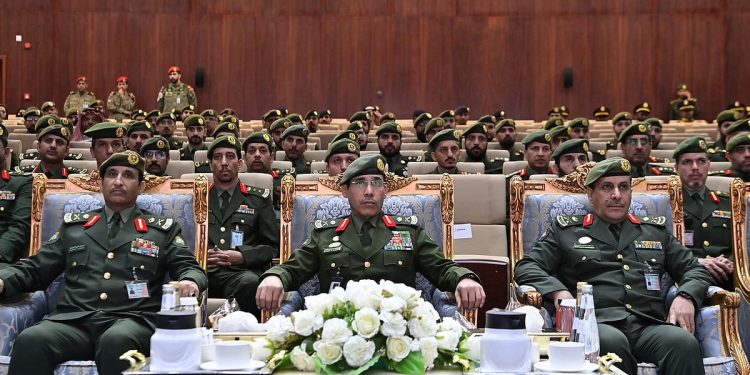 مدير عام الجوازات يشهد حفل تخريج الدورة التأهيلية لأعمال الجوازات (3) للضباط الخريجين