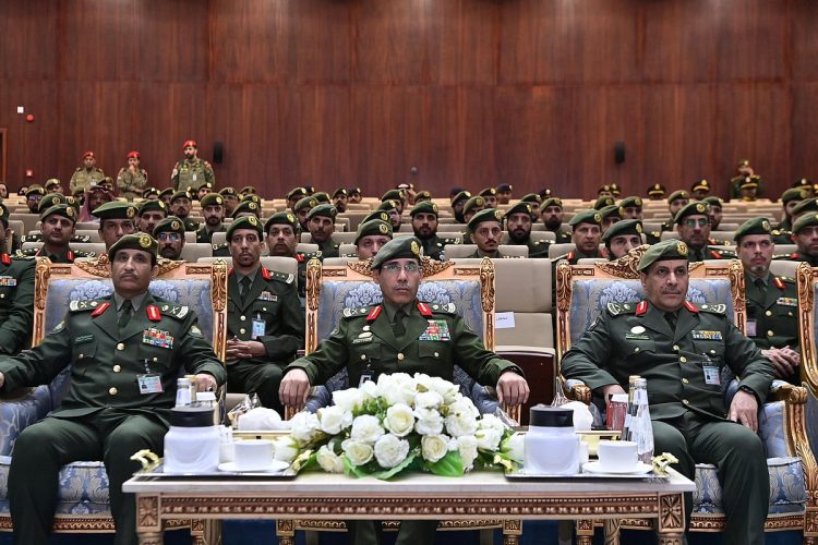 مدير عام الجوازات يشهد حفل تخريج الدورة التأهيلية لأعمال الجوازات (3) للضباط الخريجين