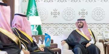 نائب أمير المنطقة الشرقية يستقبل رئيس وأعضاء جمعية التنمية بالحزام الذهبي