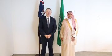 وزير التعليم يبحث تعزيز التعاون التعليمي مع نظيره الأسترالي