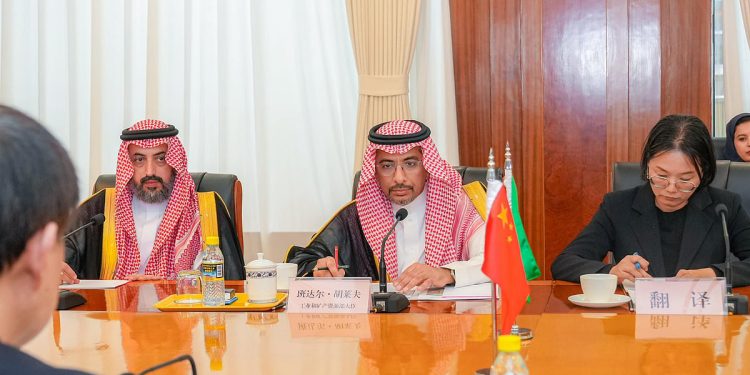 وزير الصناعة يبحث توسيع آفاق الشراكة الإستراتيجية مع الصين