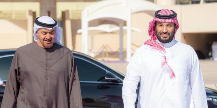 ولي العهد يستعرض العلاقات الثنائية خلال استقباله رئيس الإمارات