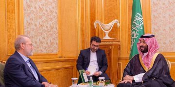 ولي العهد يستقبل أمين المجلس الأعلى للأمن القومي الإيراني ويستعرضان مستجدات الأوضاع الإقليمية